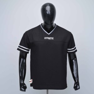 T-shirt noir à col en V pour homme Hypnotic, manches courtes, avec logo blanc imprimé, coupe classique, style jersey décontracté, avec design de logo personnalisé - Product Image 1