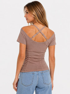 Camiseta de mujer con cuello en V fruncido personalizado, ajuste ceñido, tirantes cruzados en la espalda, manga corta, mezcla de algodón y elastano, estilo corsé Y2K. - Product Image 2