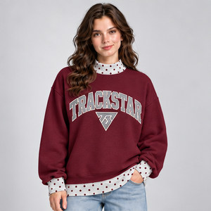 Sudadera de cuello alto color borgoña para mujer con ribete de lunares blancos y gráfico universitario, manga larga, hombros caídos, estilo pullover, personalizada - Product Image 1
