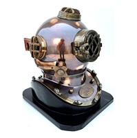 Casque de plongée en fer décoratif, accent maritime pour la décoration de maison nautique, espaces d'inspiration côtière et collections de présentation