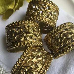 Anillo de Servilleta de Metal de Lujo, Diseño de Flor de Rosa Plana Dorada con Corte Láser, Decoración para Mesa de Boda, Anillo de Servilleta Dorado de Lujo - Product Image 1