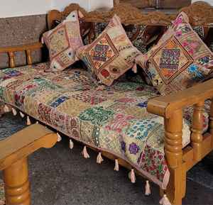 ผ้าคลุมโซฟาสไตล์โบฮีเมียนวินเทจลายปะติดแบบบันจารา พร้อมปลอกหมอน 5 ใบ ชุดผ้าคลุมโซฟาลายบันจารา ผ้าคลุมโซฟาวินเทจ - Product Image 6