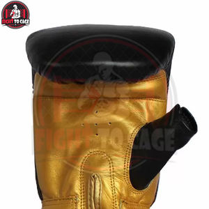 Gants de boxe Muay Thai et de kickboxing en cuir PU épaissi, noir et or, nouvelle arrivée, taille personnalisée ou logo imprimé - Product Image 5