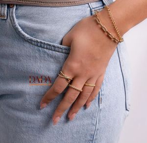 Elegante Anillo de Diamantes Cultivados en Laboratorio con Diseño Cruzado para Mujer, Anillo de Boda Minimalista con Banda Trenzada Infinita y Diamantes Apilables - Product Image 6