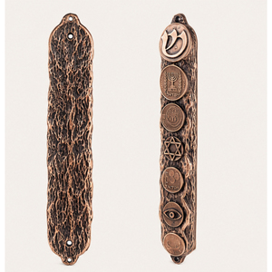 Étui à mezuzah artisanal en cuivre plaqué étain avec symboles juifs, Menorah traditionnelle et Étoile de David pour la bénédiction de la porte - Product Image 3