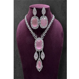 Ensemble collier et boucles d'oreilles en laiton plaqué argent glamour avec zircon taille ovale, bijoux de mariage pour femmes - Product Image 1