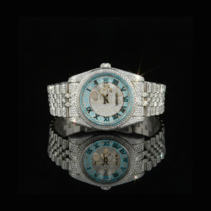 Montre en moissanite et diamant, boîtier tonneau en acier inoxydable 38 mm, quartz analogique, chiffres romains, verre saphir, fermoir déployant, unisexe - Product Image 1