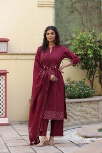 Twin Feet Women's Premium 100% Cotton Straight Kurti with Pant & Dupatta Suit Set with Printex & Mirror Work - Product Image 4