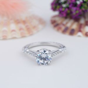 Anillo de Compromiso Moderno para Niñas con Moissanita VVS GRA, Chapado en Oro Blanco sobre Plata de Ley 925 para Mujer - Product Image 1