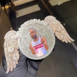 Pendentif photo Aile d'ange en argent 925, personnalisable avec photo, style Hip Hop, pendentif souvenir circulaire, testé au testeur de diamants, pendentif Iced Out - Product Image 1