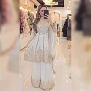 ชุดเสื้อผ้าแบบดั้งเดิมสำหรับงานปาร์ตี้ ประกอบด้วยเสื้อและกางเกงพลัสโซ พร้อมผ้าคลุมไหล่  งานปักอย่างประณีต  ผ้าไหมชีนอน  ยี่ห้อ FATEMA FASHION แห้งเร็ว - Product Image 1