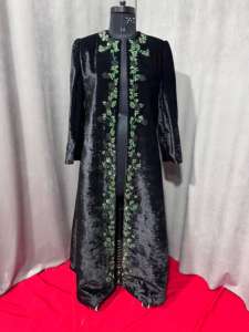 Abaya en lin brodée à la main pour femmes, col haut, manches longues, longueur au sol, avec motifs imprimés papillons et animaux - Product Image 2