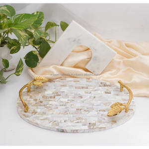 Plateau rond en incrustation de nacre avec conception complexe de mandala Plateau décoratif en bois fait à la main pour les maisons Boho Yoga Decor Gift - Product Image 3