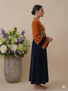 Robe décontractée de style chinois en velours, longue jusqu'au sol, tissée, brodée à la main, motif floral, col en U, coupe ample, manches longues - Product Image 3