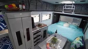 Aventure tout-terrain en famille : camping-car, caravane, remorque de voyage, maison mobile avec cuisine, salle de bain et espace de couchage - Product Image 5