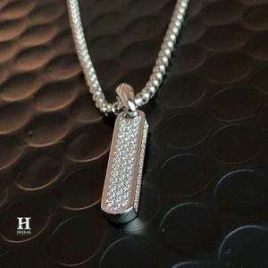 Collar de Oro de 14K con Colgante de Barra de Diamantes de Lujo, Fabricante de Joyería - Product Image 3