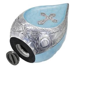 Urna de cremación en forma de lágrima de tendencia para cenizas, superventas, Cruz plateada grabada, hermosa LÁGRIMA DE ALUMINIO esmaltada azul claro - Product Image 4