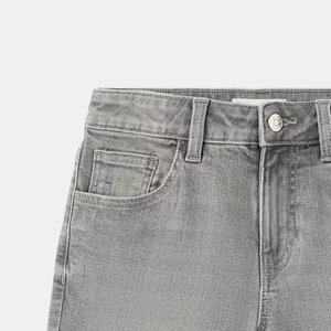 Vêtements tendance pour enfants en tissu denim classique, design de haute qualité à prix abordable, avec passants pour ceinture, poches latérales et logo personnalisé. - Product Image 3