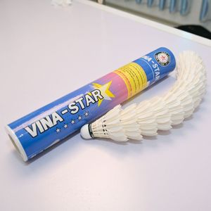 Volants de badminton Vina-Star en plumes d'oie, directement de l'usine, lot de 12, économiques pour les clubs - Product Image 1