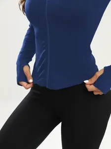 Veste zippée respirante personnalisée pour la gym et le fitness, vêtements de sport doux et extensibles avec poches sécurisées pour le yoga, l'entraînement et la musculation - Product Image 3