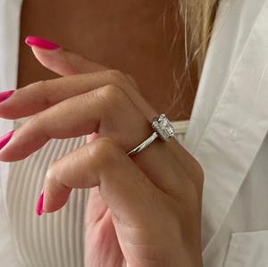 Bague de fiançailles avec halo double bordé de diamants de laboratoire carrés de 3 carats, bague halo unique, certifiée IGI - Product Image 5