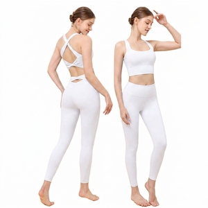 Conjunto de Leggings y Sujetador Deportivo de Cintura Alta Resistente al Agua con Logotipo Personalizado para Mujer - Ropa Deportiva con Detalle Trenzado - Product Image 2