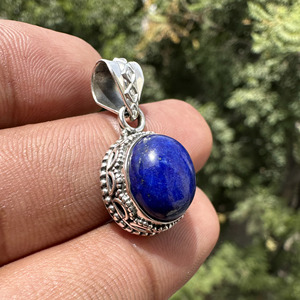 Pendentif en Lapis Lazuli Naturel en Gros, Argent Sterling 925, Bijou Vintage Orné de Perles et de Motifs Roulés, Style Bohème Chic, Pierre Précieuse Ovale Bleue - Product Image 2