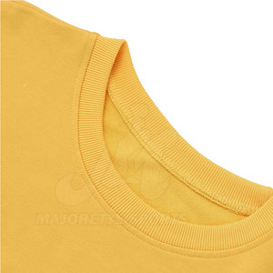 Collection streetwear premium, sweat-shirt femme doux, confortable et élégant pour un look urbain et un style de mode quotidien. - Product Image 3