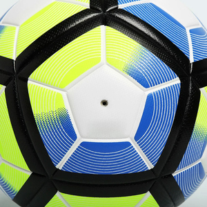Ballon de football léger et écologique, conçu pour l'entraînement et le développement des compétences, offre une prise confortable et des performances de jeu durables - Product Image 6