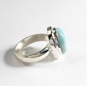 Anillo Solitario Ovalado de Larimar de Diseño Bohemio (6.9 Gramos), un Regalo Moderno y Perfecto para Todos, Uso Unisex - Product Image 4