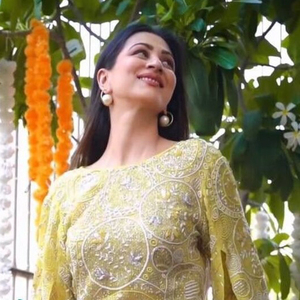 Estilo étnico indio doble manga amarillo Georgette bordado trabajo Kurti con Plazo conjunto para mujer traje tradicional para boda - Product Image 2