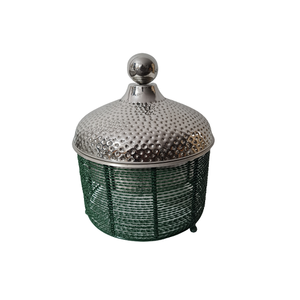 Cazuela de hierro color verde con tapa de acero martillado, vajilla de la más alta calidad para servir alimentos. - Product Image 1