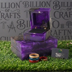 Caja de Joyería de Madera y Resina Epoxi Hecha a Mano para Presentación de Anillos de Compromiso y Matrimonio - Product Image 5