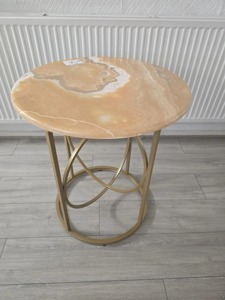Table basse en marbre de qualité supérieure avec base en métal doré, meubles contemporains pour salon, table d'appoint décorative - Product Image 1