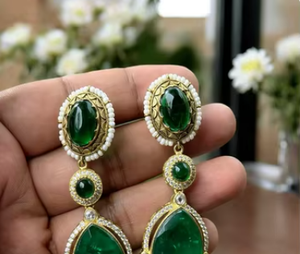 Boucles d'oreilles chandelier élégantes et tendance en émeraude avec pierres en zircon plaquées or pour femmes, accessoires de fête, de mariage, cadeaux - Product Image 2