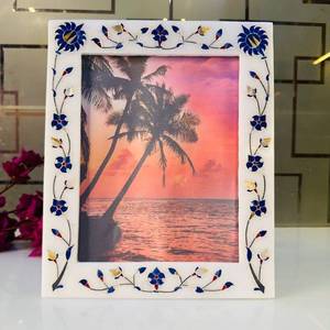 Cadre photo en marbre fait main avec incrustations artisanales et design personnalisable pour la décoration intérieure - Product Image 1