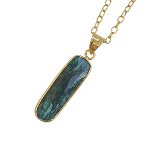 Collier pendentif religieux en laiton plaqué or 18 carats avec pierre naturelle verte et serti clos - Product Image 4
