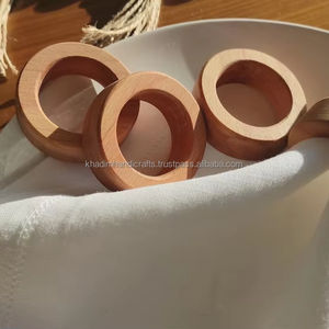 Les ronds de serviette en métal de haute qualité ajoutent de l'éclat et de la brillance à votre expérience de repas avec une élégance et une beauté sans effort. - Product Image 1