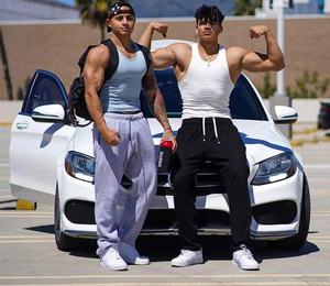 Débardeur athlétique sans manches pour homme avec logo personnalisé – Vêtements de sport respirants pour un style de vie actif - Product Image 6