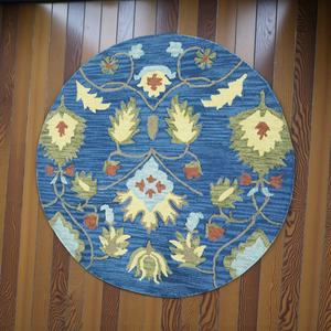 Tapis rond en laine tufté à la main, bleu, design abstrait moderne, tapis artisanal écologique pour salon et décoration intérieure - Product Image 2