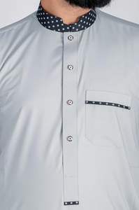 Qamis islamiques ethniques pour hommes – Qamis arabes personnalisables en coton léger à manches longues, col montant, longueur cheville, respirants - Product Image 4