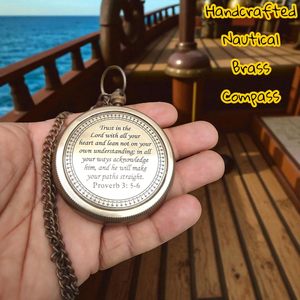 Brújula de latón con caja de madera y estuche tipo medallón - Regalos para abuelos y cumpleaños, Técnica de soldadura de artículos de mesa - Product Image 4