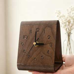 Reloj de Mesa de Madera Estilo Vintage con Artesanía Premium - Product Image 6