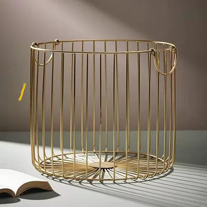 ตะกร้าผ้าโลหะสีทองสำหรับใช้ในครัวเรือนทุกวัน พร้อมโครงสร้างแข็งแรงและดีไซน์ใช้งานง่าย - Product Image 1