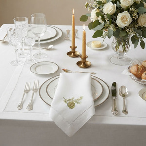 Serviette de table carrée en coton brodée personnalisée en gros, motif pomme de pin, ourlet festonné, pour décoration de table, maison, mariage, fêtes - Product Image 3