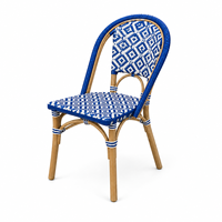 Ensemble de salle à manger d'extérieur en rotin, table ronde 4 places avec chaises, motif gris et blanc, mobilier de jardin contemporain résistant aux intempéries