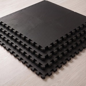 Tapis de sol de gym en caoutchouc noir, dalles de revêtement de sol protectrices antidérapantes à emboîtement - Product Image 6