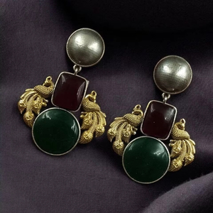 ต่างหูทองเหลืองสตูดิโอแฟชั่นหรูหรา OM ต่างหูชุบเงินน้ำหนักเบาอเนกประสงค์อินเดียแบบดั้งเดิมแขวนออกซิไดซ์ - Product Image 6