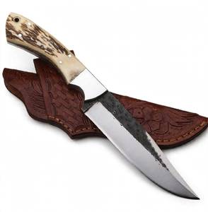 Outil utilitaire en acier inoxydable satiné bicolore à texture martelée à la main, avec manche en corne de cerf naturelle et bolster en acier inoxydable. - Product Image 1