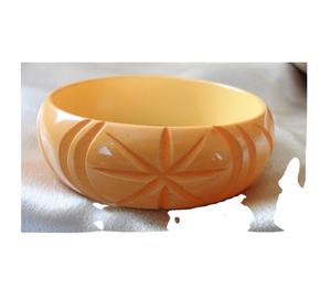 Brazalete de Resina Hecho a Mano Altamente Personalizado, Nuevo Diseño de Moda, Estilos Personalizados Disponibles para Pedidos al por Mayor y Venta Minorista - Product Image 4